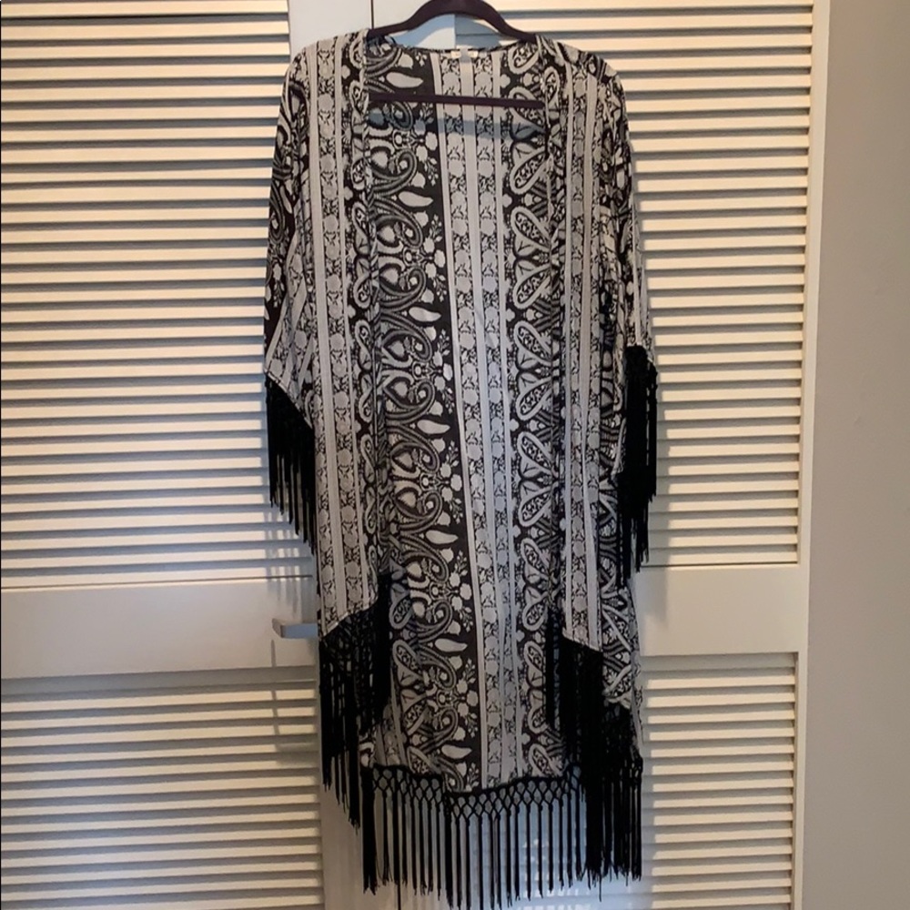 Black & White Patterned Fringe Kimono